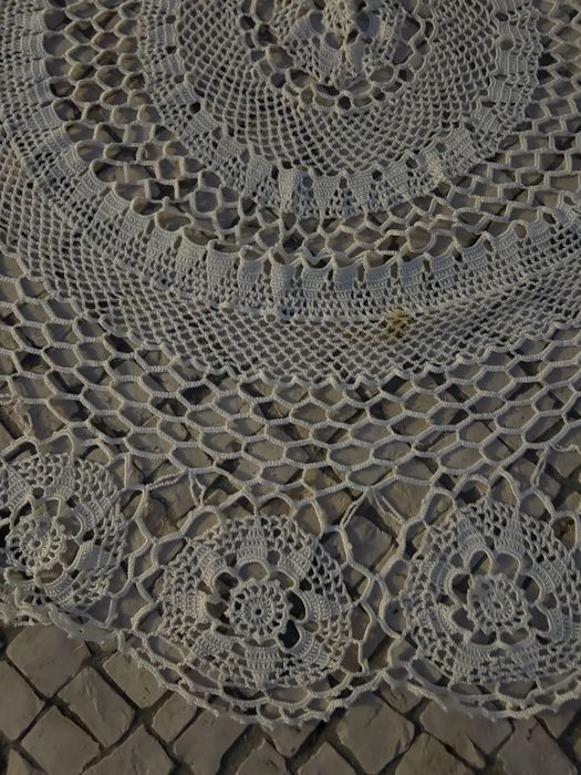 Toalha redonda bordada em renda