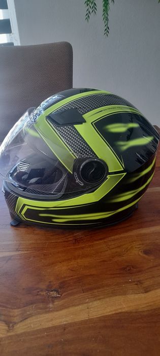 Capacetes como novos