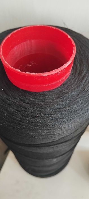Retrosaria bobines fio acrílico preto e amarelo torrado