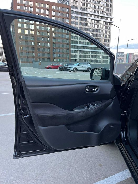 Продам Nissan Leaf 2013
