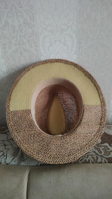 Шляпи соломка і фетр. Торг