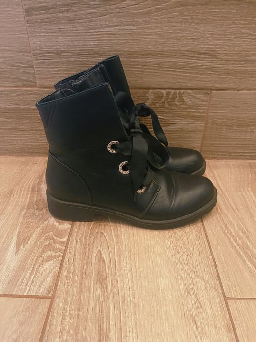 Trzewiki z kokardką r.37