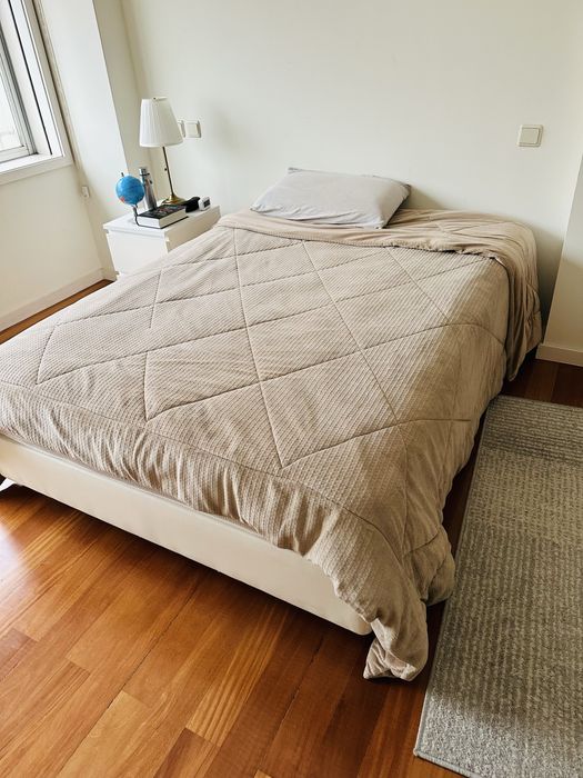 Vendo 02 Camas e Colchoes em bom estado!