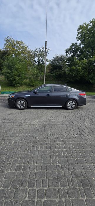 Автомобіль Kia Optima гібрид