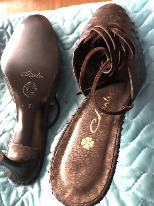 Sapatos  de cor castanho  numero 36 novosNovos 36