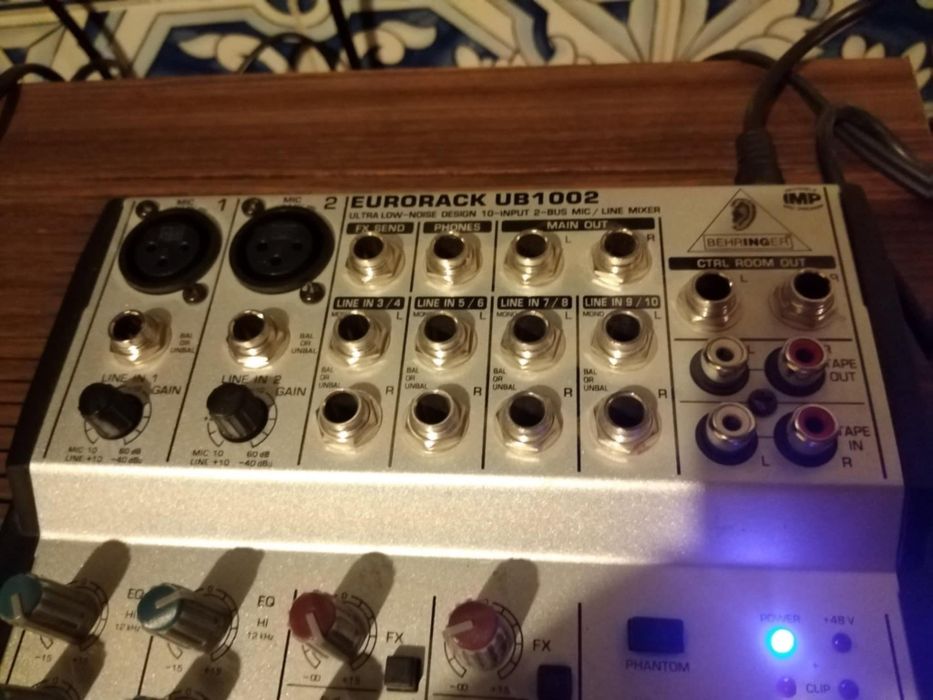Mesa de estúdio behringer mod UB1002
