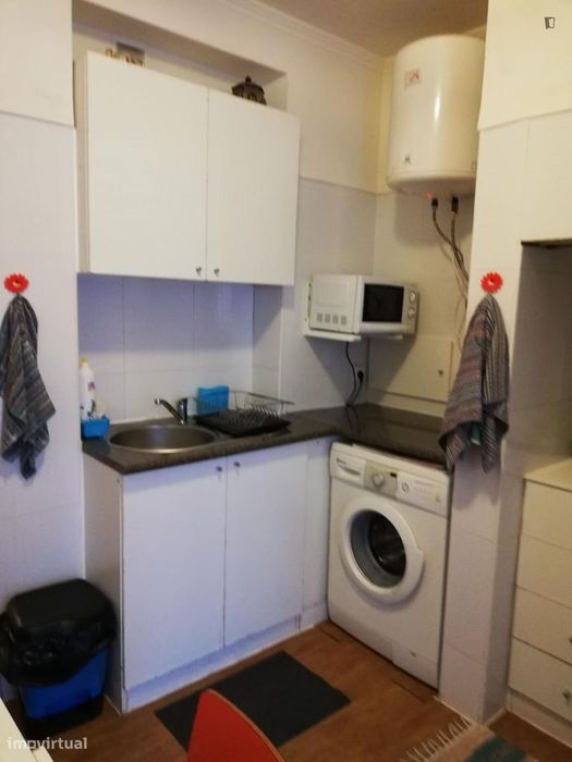Quarto - localizado em Arroios Lisbon