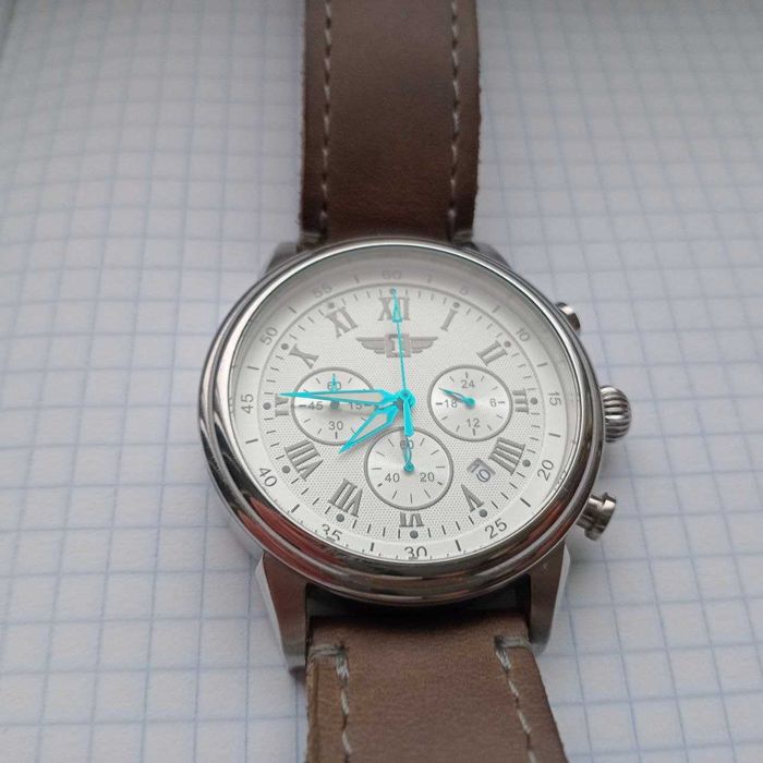 Часы оригинал Invicta на уверенном ходу новые