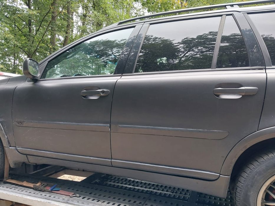 Części volvo xc90 2.4 d5 silnik skrzynia drzwi skóra lampa szyba hak
