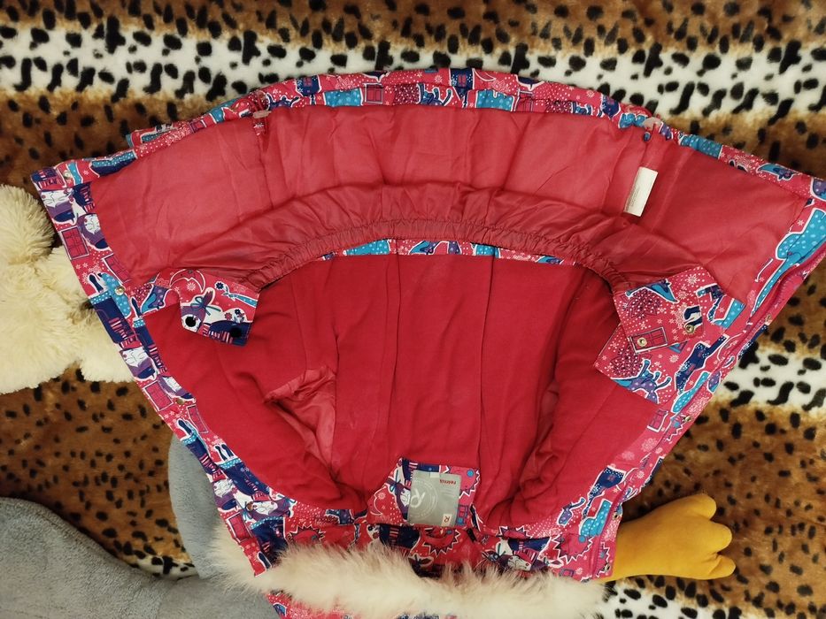 Зимова куртка для дівчинки.