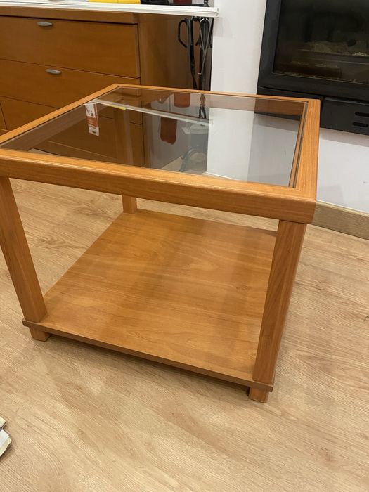 Mesa apoio sala com vidro.