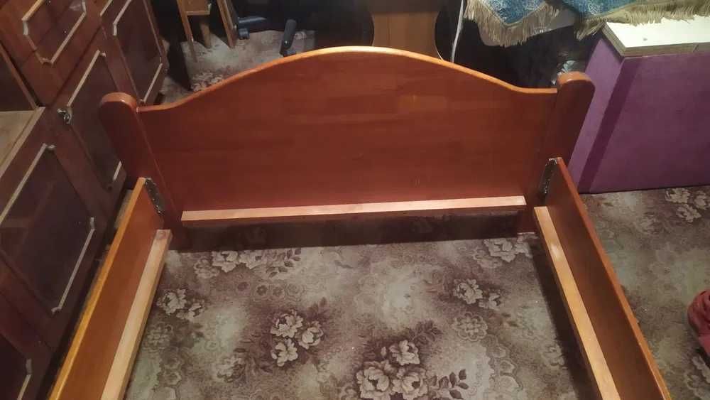 Деревянная кровать + ортопедический матрас. Комплект за - 8000 грн.