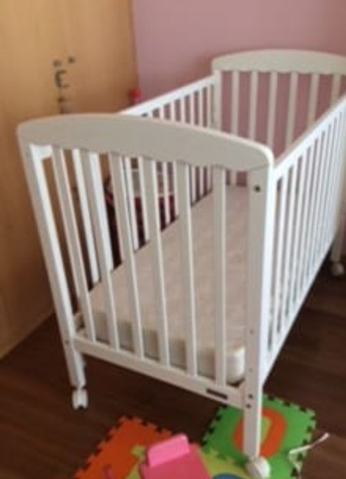 Cama berço marca Trama com colchão