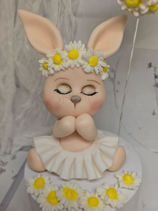 Króliczek zajączek z masy cukrowej miś na tort na roczek figurki