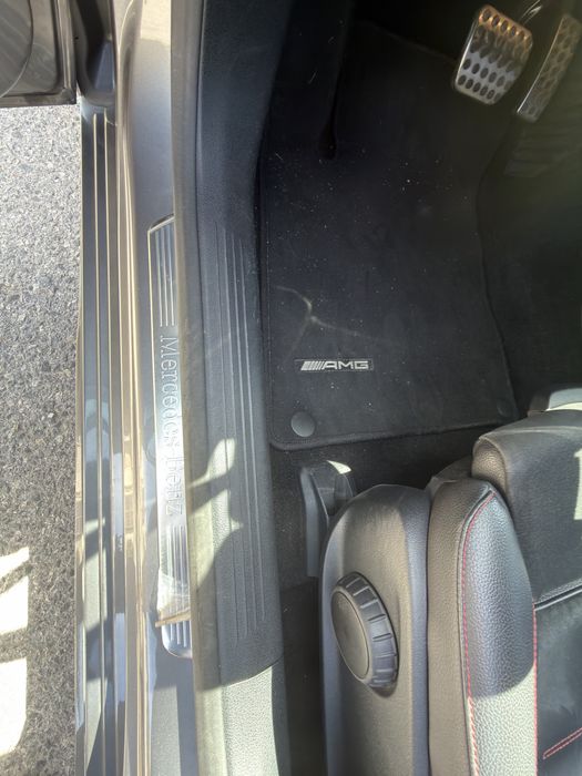 Mercedes A 180 AMG cinza rato