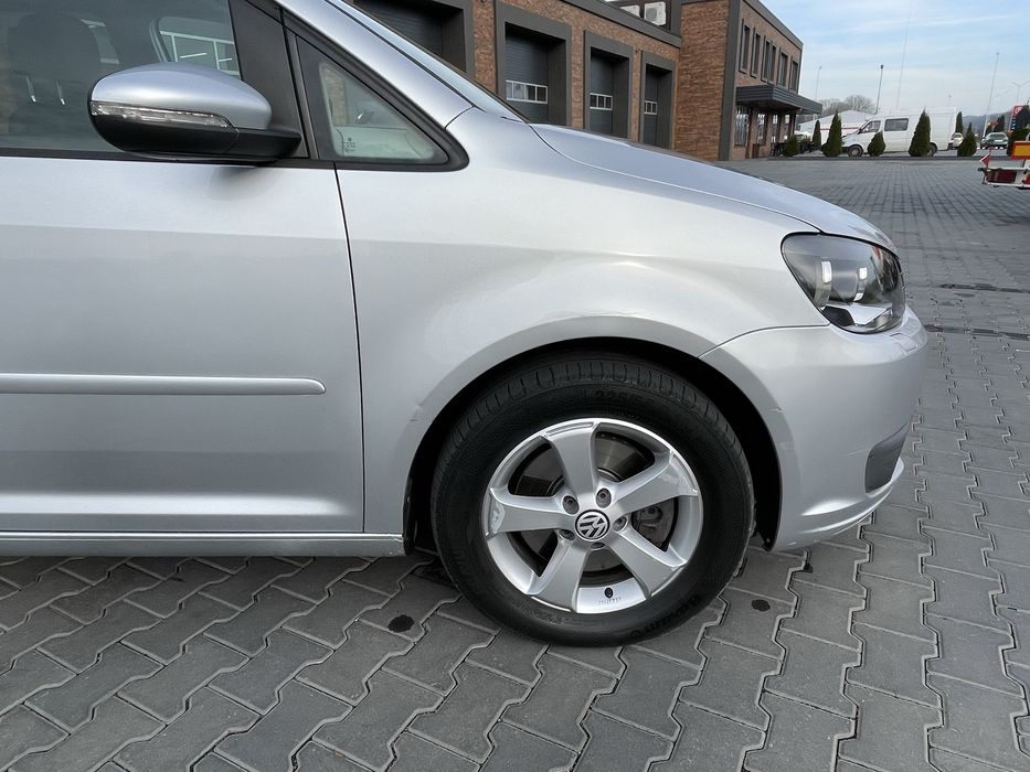Volkswagen Touran 2.0 tdi 2012 року