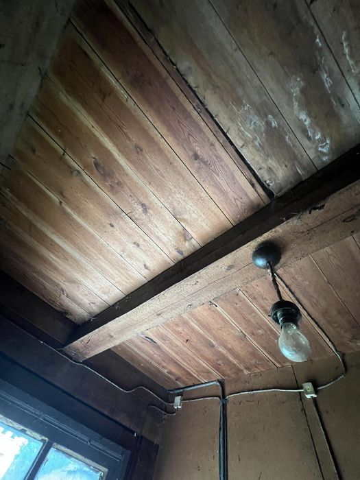 Dom z drewnianych bali do rozbiórki