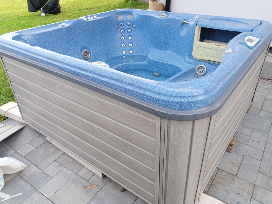 Jacuzzi Sundance Spas model ALTAMAR