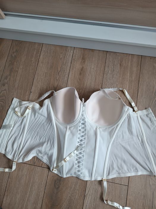 Biały     gorset