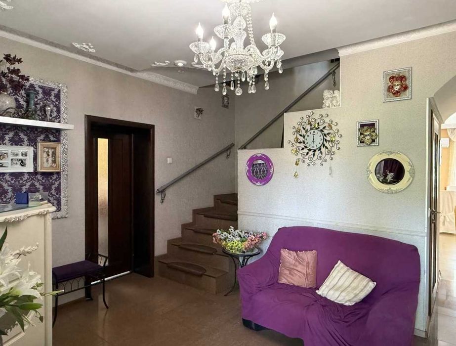 Продаж діючого готелю 900м². 16 номерів. Ресторан. Б'юті-послуги. Центр. ID:721