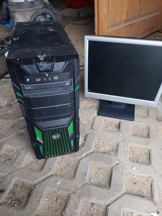 Komputer monitor w całości lub na części