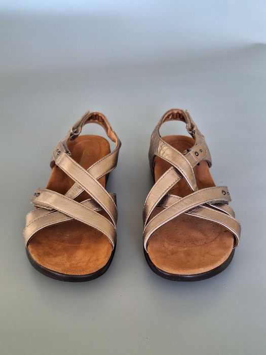 Босоніжки Clarks Collection  шкіряні  37 /23 см сандали женские взуття жіноче босоножки сандалі