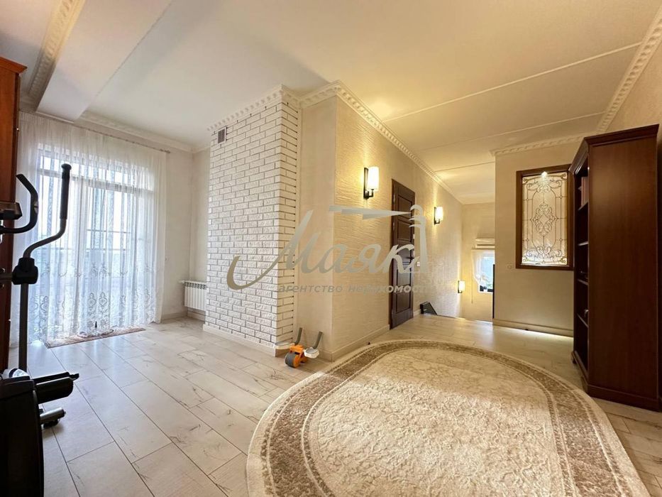 Крутий будинок з новим ремонтом в тихому місці.