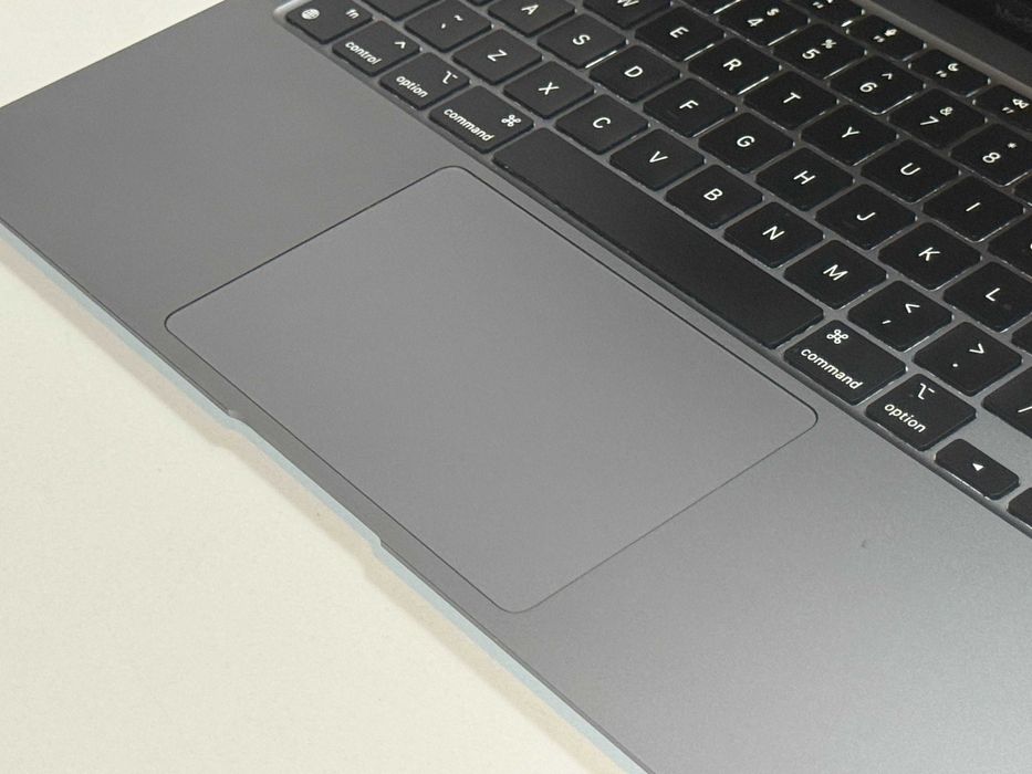 Apple MacBook Air 13 2020 - M1 8GB / 256GB - 87% Kondycji baterii - Gwarancja - Stan BDB