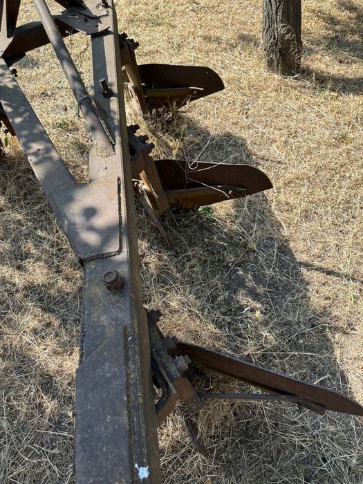 Продам плуг трьохкорпусний