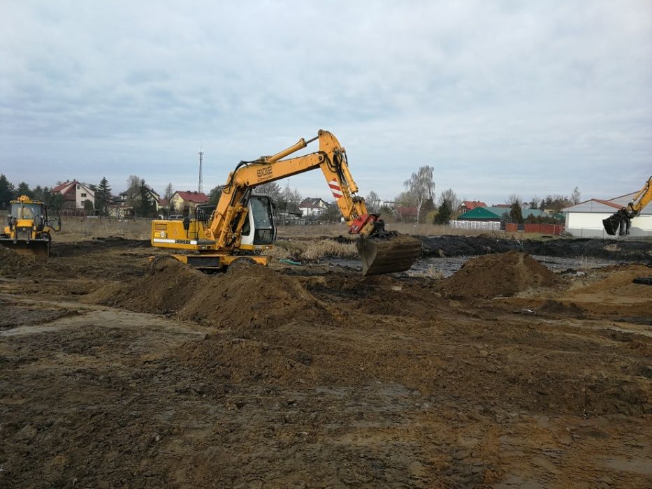 Wykopy stawów.Usługi koparką gąsienicową . Kruszony beton