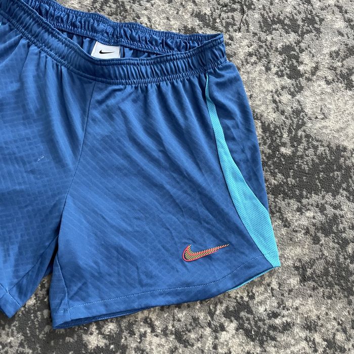 Продаю Чоловічі Шорти  Nike