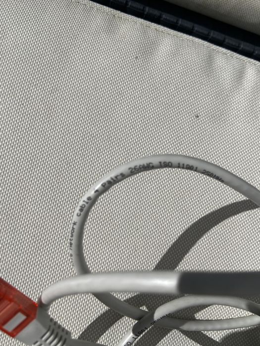 Cabo LAN muitos metros