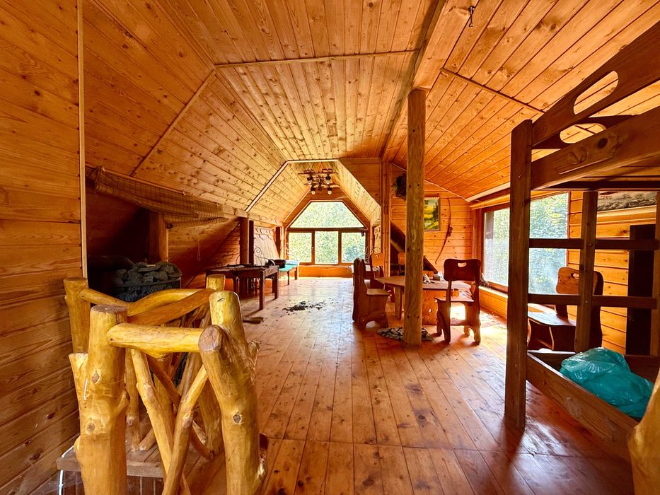 Розплідник «Енейко» з житловим будинком та ділянкою 0.72 га з озером