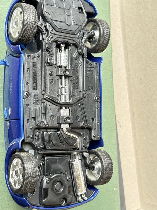 Volkswagen New Beetle 1:18 niebieski