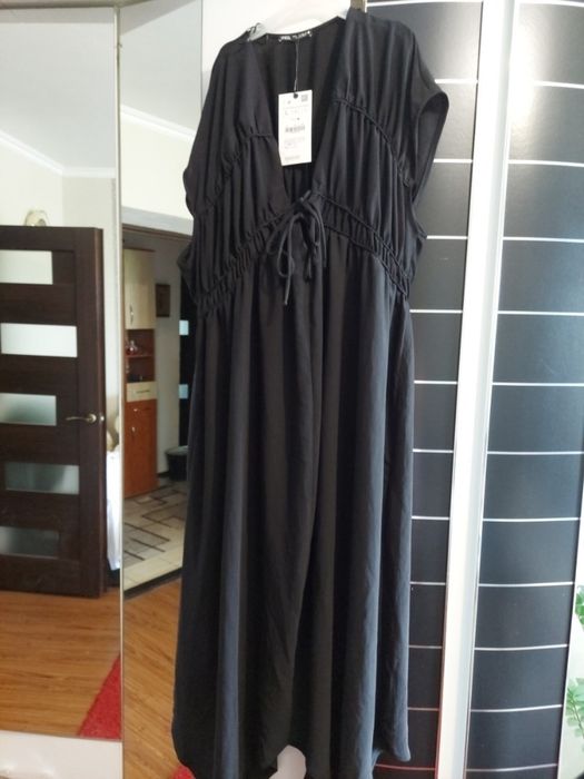 Zara Плаття нове Л