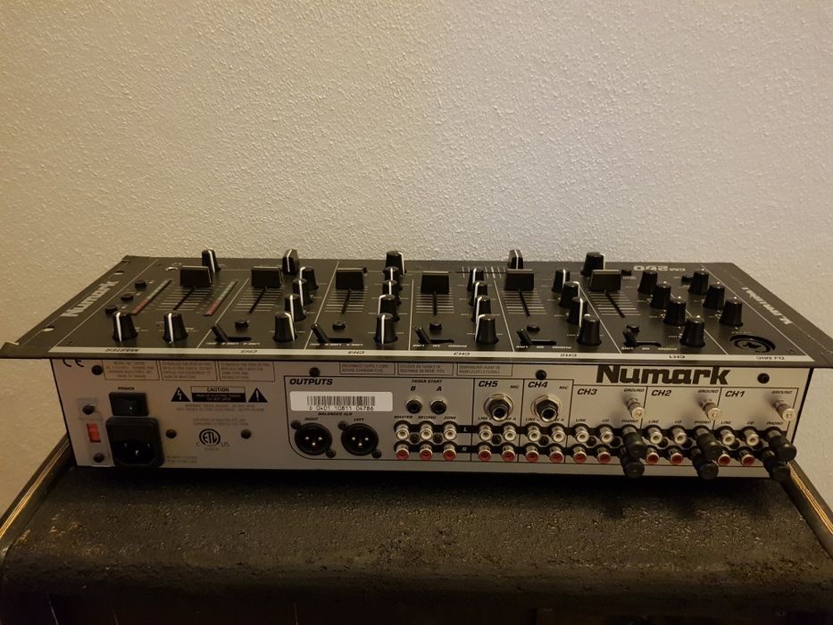 Mesa de Mistura Numark CM20064585348369281124