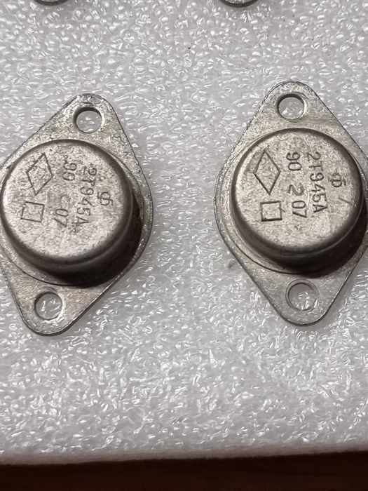 Продам транзистор 2Т945А