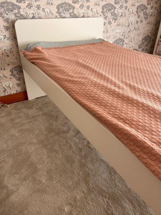Cama Ikea e colchão