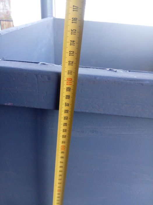 Контейнер під мусора або воду для поливу