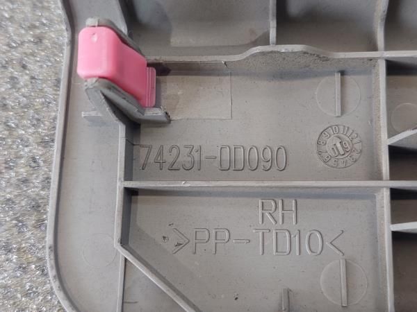 Comando / botão / interruptor vidros frente direito TOYOTA Yaris (_P9_