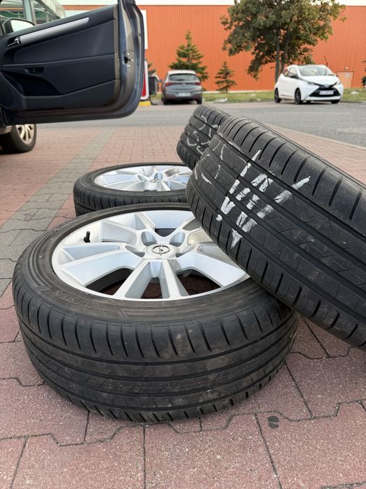 Felgi 17 cali Opel Astra z oponami letnimi Vredestein