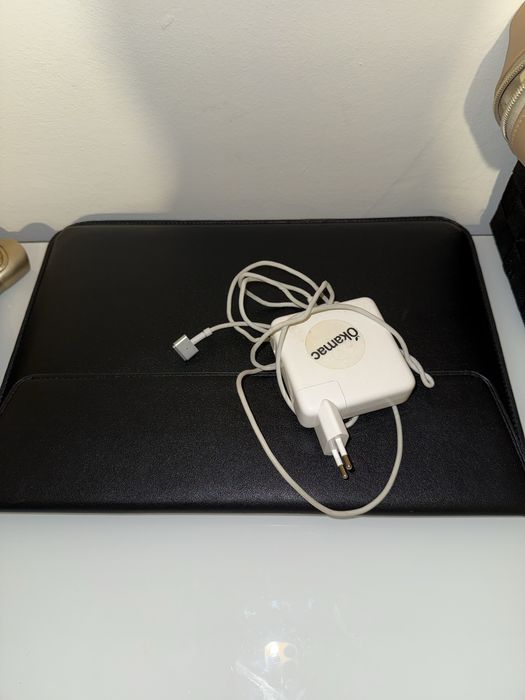 MacBook 15 polegadas + capa + carregador