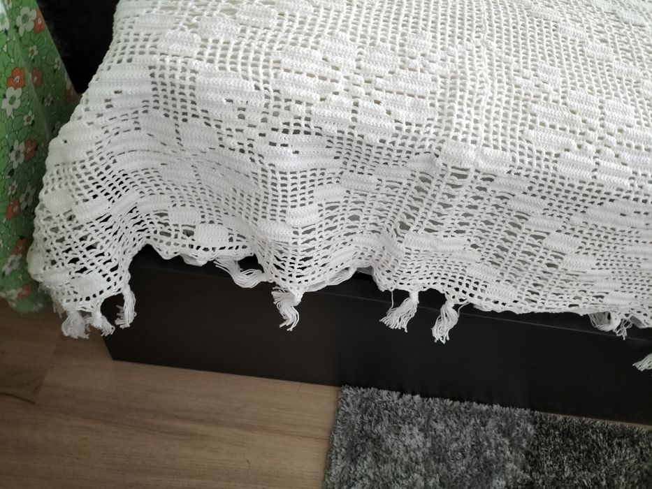colcha feita em renda e á mão