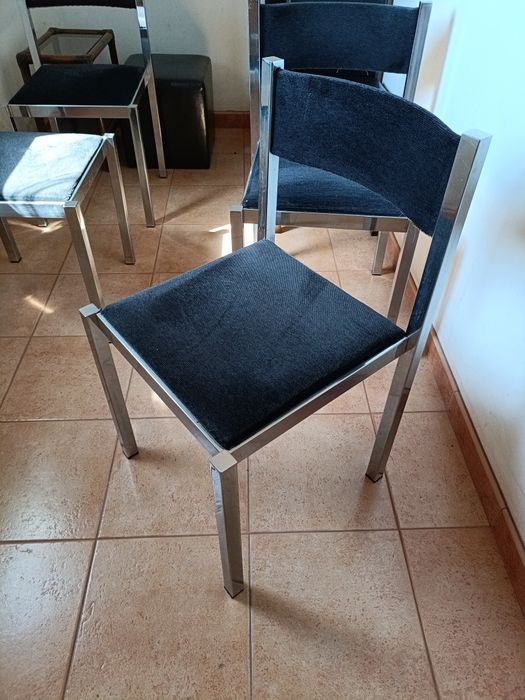 Mesa de vidro para 6 lugares com 4 cadeiras