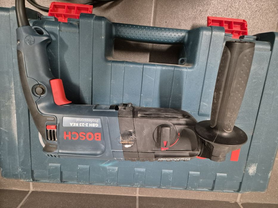 Młotowiertarka Bosch GBH 2-23 REA + moduł odsysający Kufer