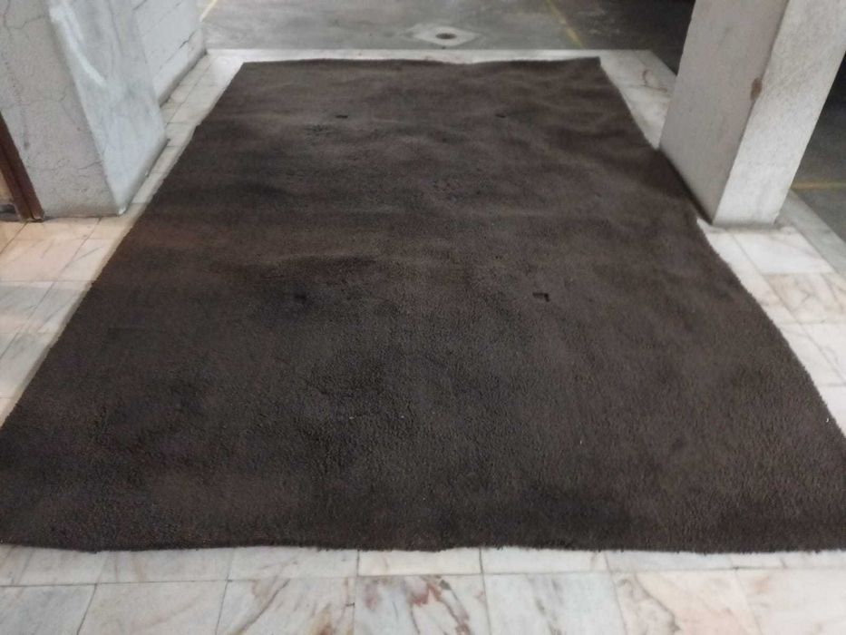 tapete castanho pêlo curto