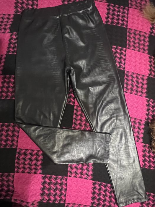 Прогулочный,спортивный костюм со стразами,штаны эко ,натуральная кожа