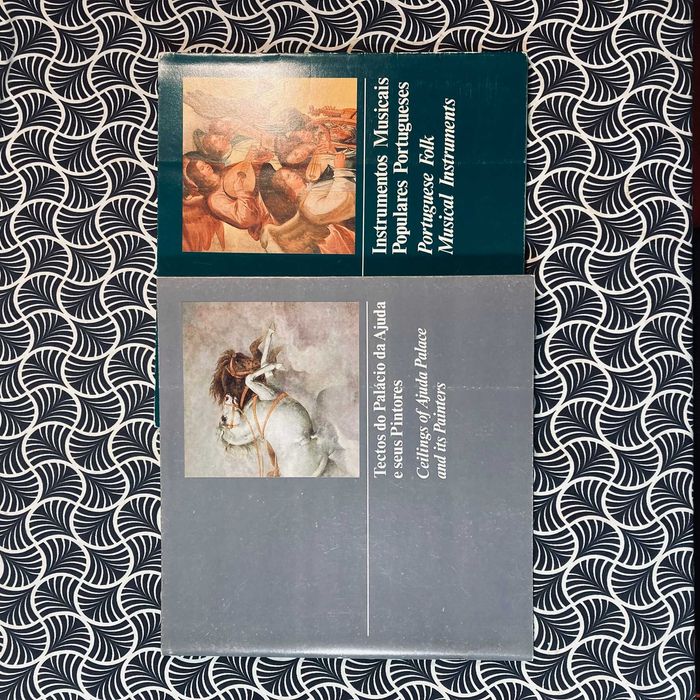 Lote de panfletos bilingue do Crédito Predial Português (6 vols.)