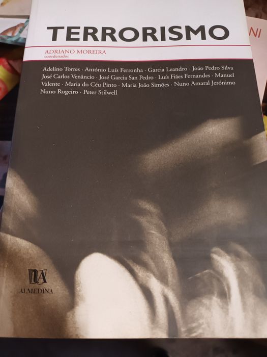 Vários livros,  vários preços