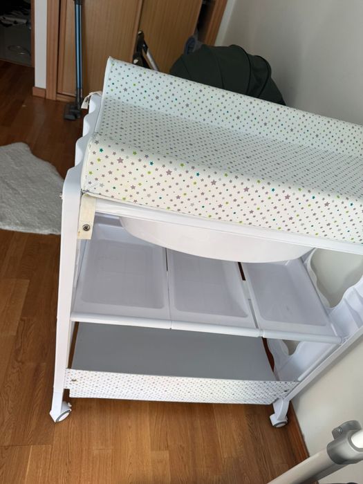 Fraldario com banheira